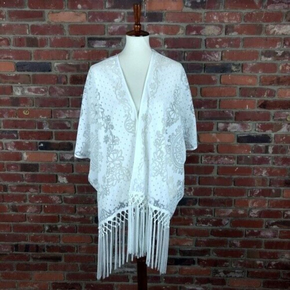 FLYING TOMATO Size Small/Medium White Kimono Fringe BOHO